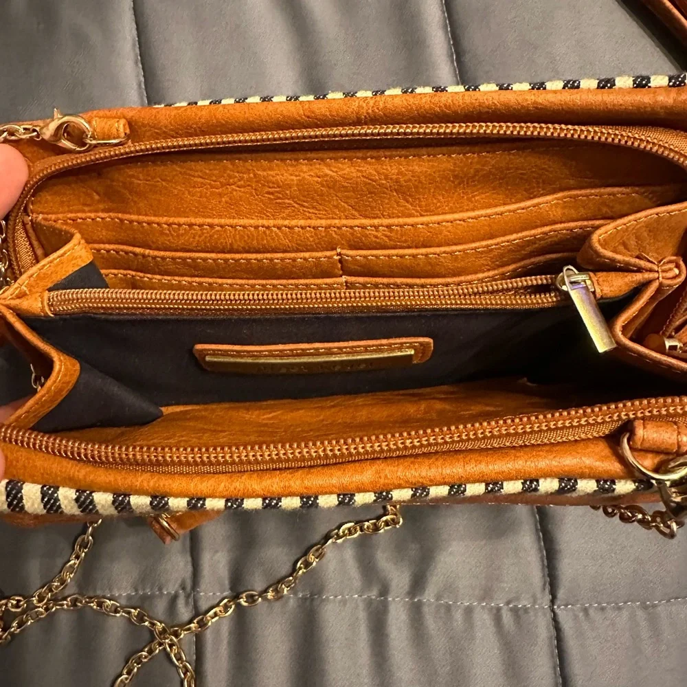 Small Street Level blue and white stripe/tan crossbody. - Picture 2 of 4